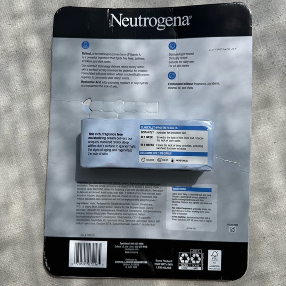 Neutrogena Retinol Regenerating Cream 2 Creams - Picture 3 of 4